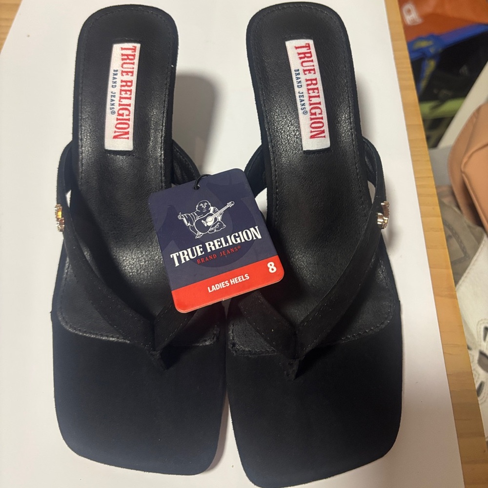 True Religion Women's Black kitten Heeled Sandals